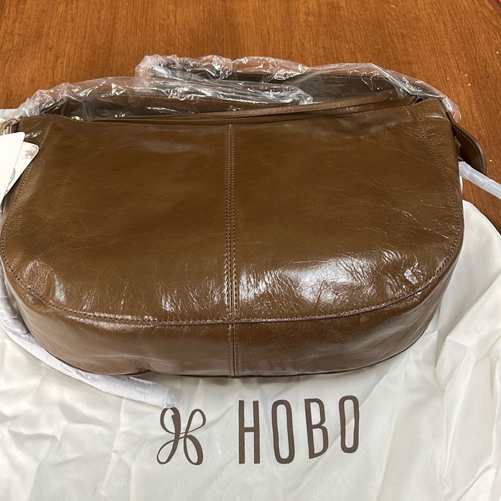 NWT HOBO shoulder handbag 100% leather mink color(camel brown) 1 outside pocket